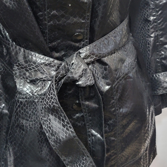 Chicos Womens Black Faux Snakeskin Zip Up & Snap w/ Belt Size 2 (Large) #521 - Picture 3 of 12